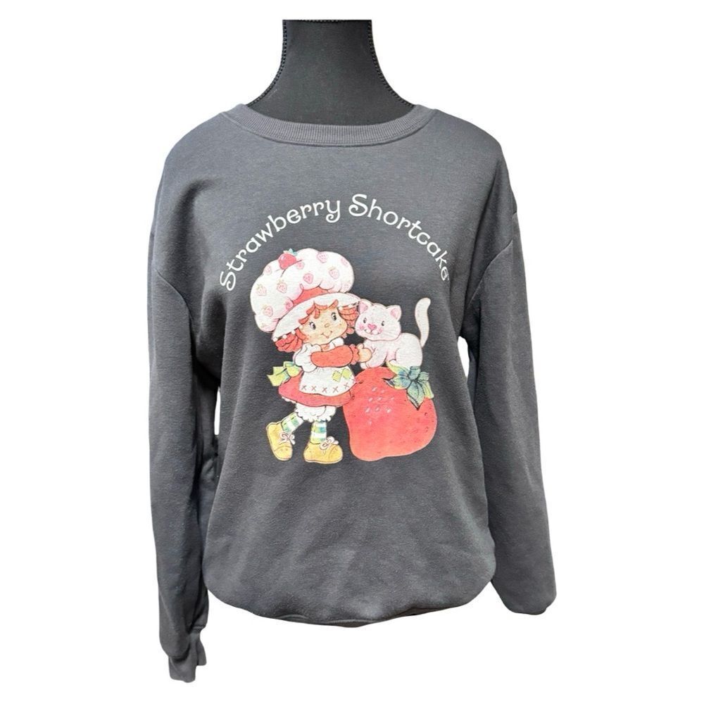 Sweatshirt – Size Medium Strawberry Shortcake Charcoal Graphic Pullover